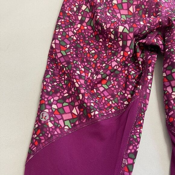 Lululemon Real Quick Crop Paradise Camo Multi Regal Plum Leggings Size 4 - Picture 7 of 8